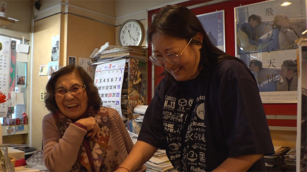 東京と大分県・別府市の二拠点生活！<br>東京で映画ライター、別府で老舗映画館の運営をサポートする女性。
