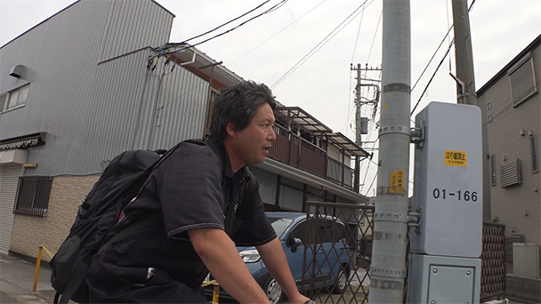 埼玉県・越谷市と千葉県・勝浦市の二拠点生活！<br>越谷では車の運搬会社に勤務、勝浦市では朝市で焼き鳥屋台を出店する男性。