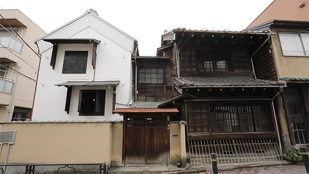 （株）伊勢屋質店