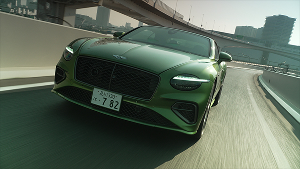 英国流グランドツアラー W12からV8PHEVの新時代へ