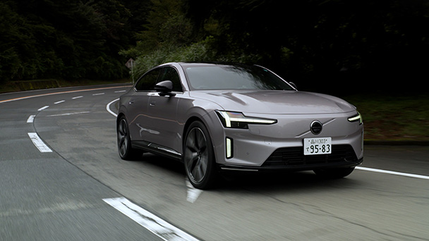 北欧デザインと次世代テクノロジーの融合 セダンでもSUVでもない 新たなフラッグシップ
