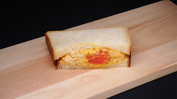 たまごサンドを味わう パンが好きすぎる Bs朝日