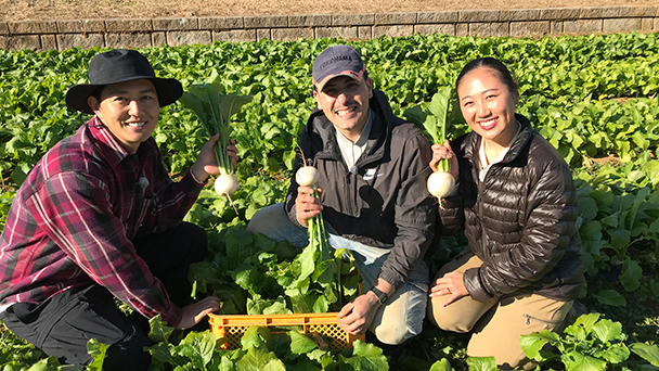 国際結婚夫婦が育てる彩り野菜！祖母の畑が繋いだ二人の就農ストーリー