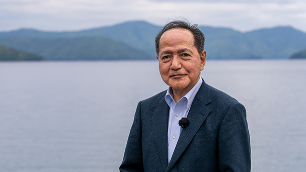 ANAホールディングス　代表取締役社長　芝田浩二　前編<br>沖の外国船に夢みた「海外へ」 母も校歌も背中押す