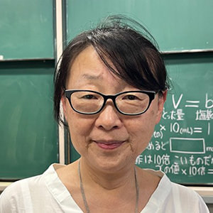 掃除部のある高校　牧之瀬貴子（まきのせ・たかこ）63歳